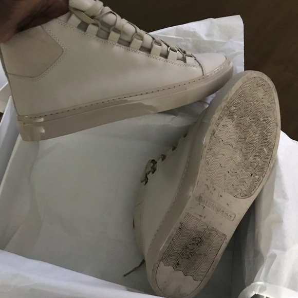 Balenciaga - Picture 2 of 4